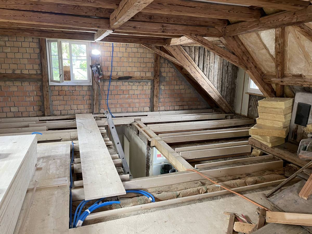 Dachgeschoss im Umbau mit Bodenaufbau