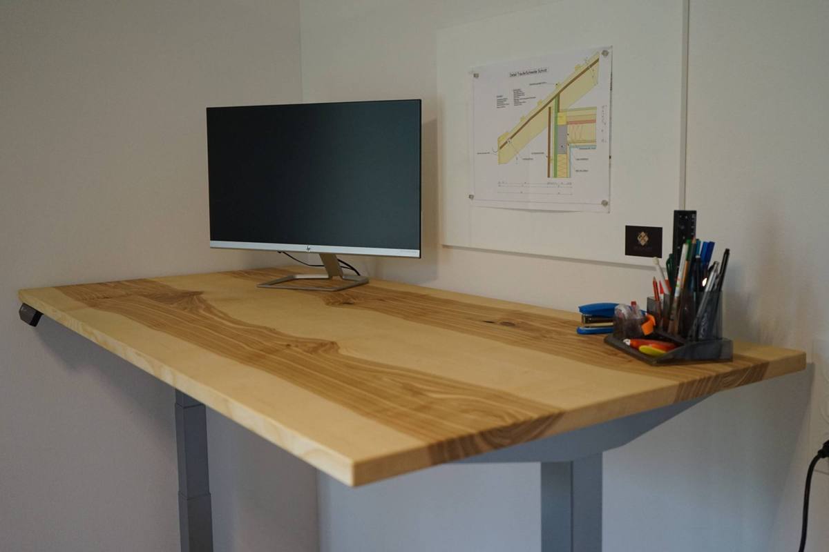 Schreibtisch aus Holz