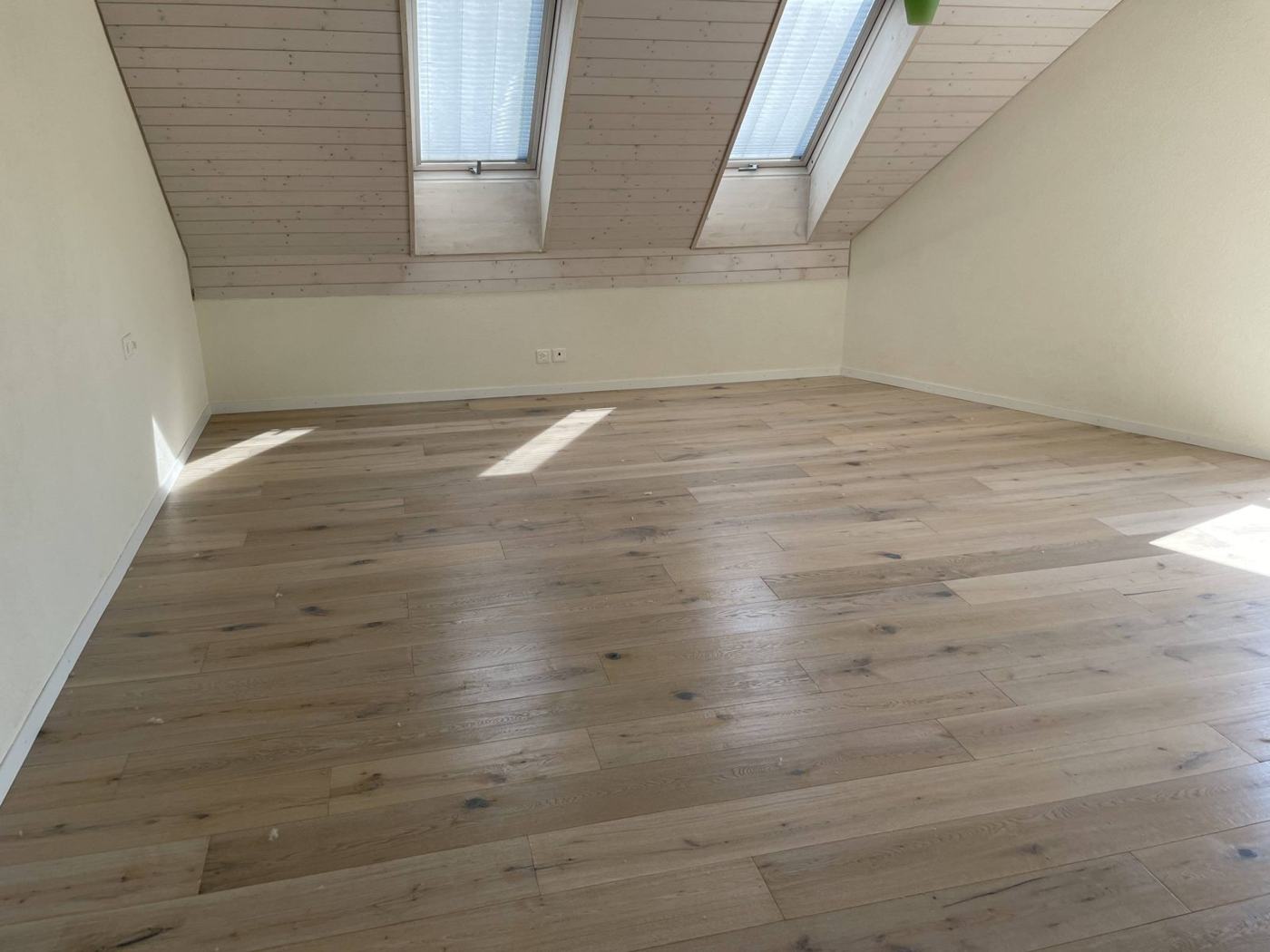 Dachwohnung mit neuem Parkettboden