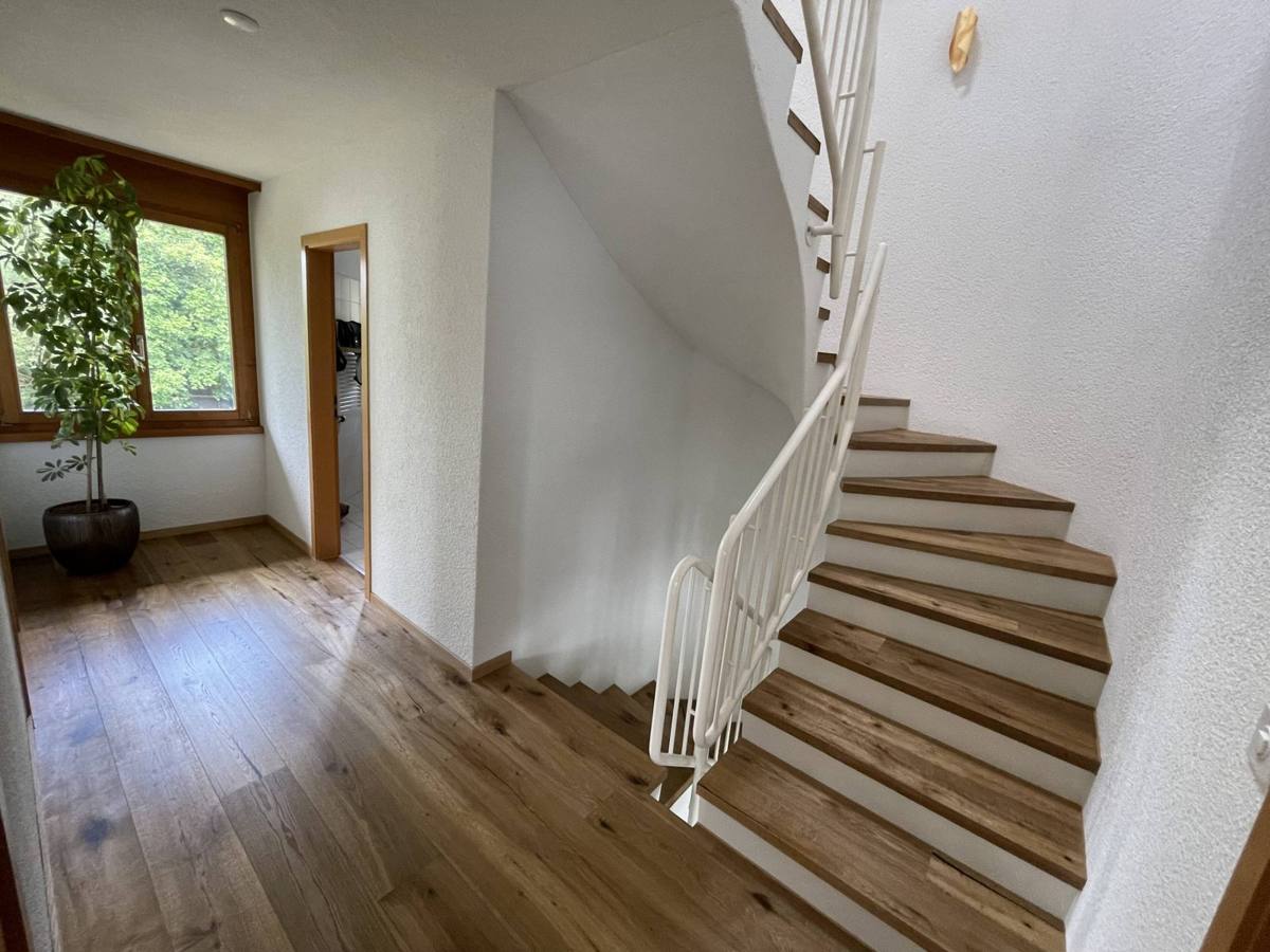 Wendeltreppe mit Holzstufen