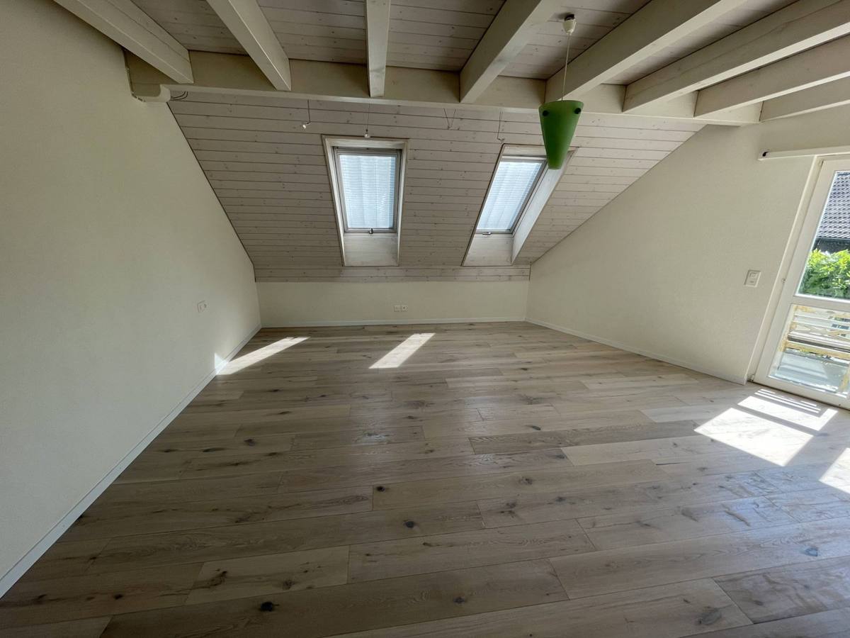 Dachwohnung mit Parkettboden